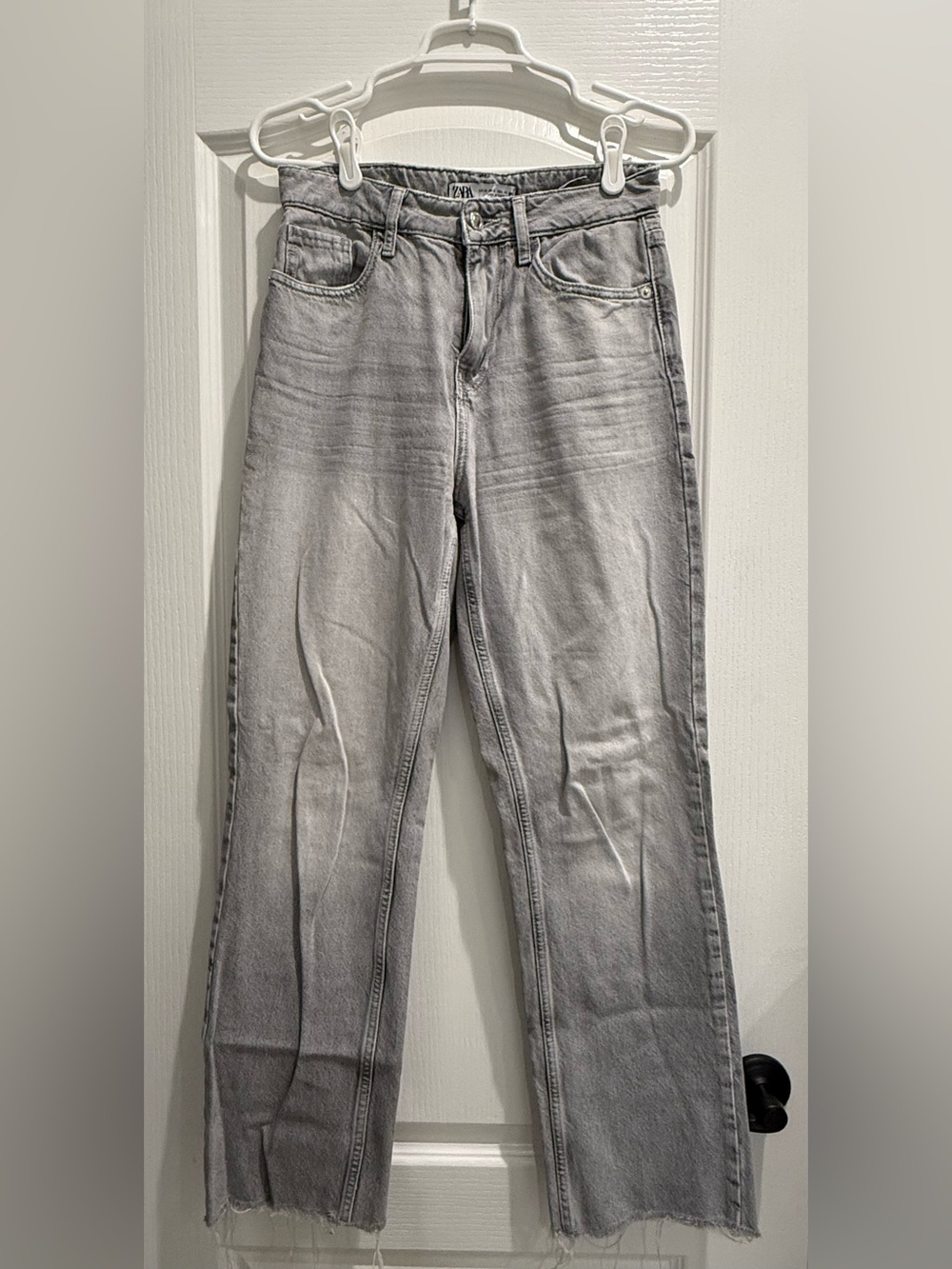 Zara Women's Light Gray Straight-Leg Jeans